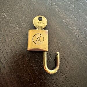 Gorgeous Vintage Louis Vuitton Lock And Key 🔐